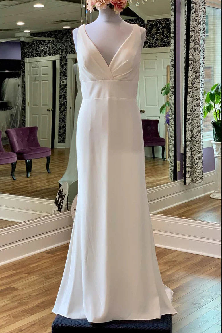 Vestido de novia largo con escote en V y espalda cuadrada